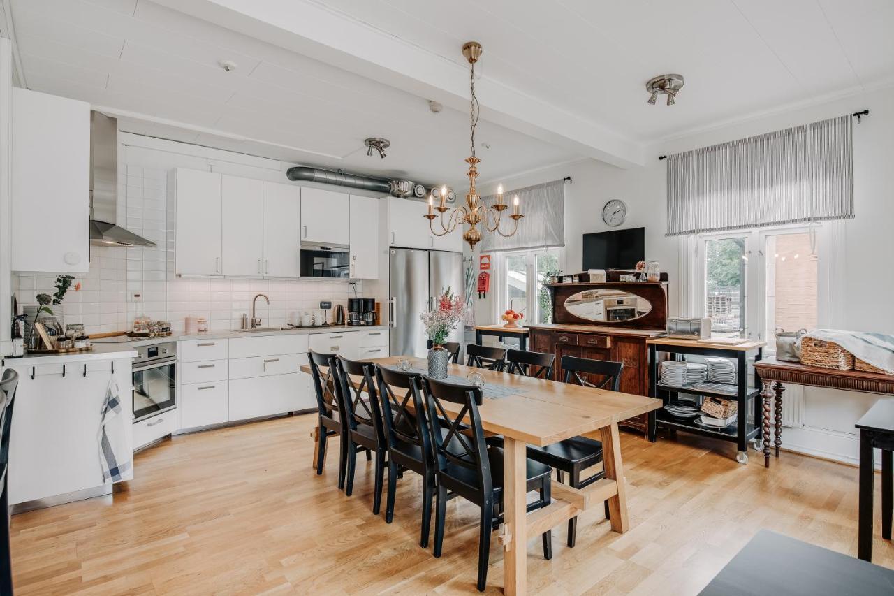 Jaernvaegshotellet B&B Skara Exteriér fotografie