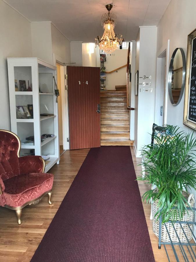 Jaernvaegshotellet B&B Skara Exteriér fotografie