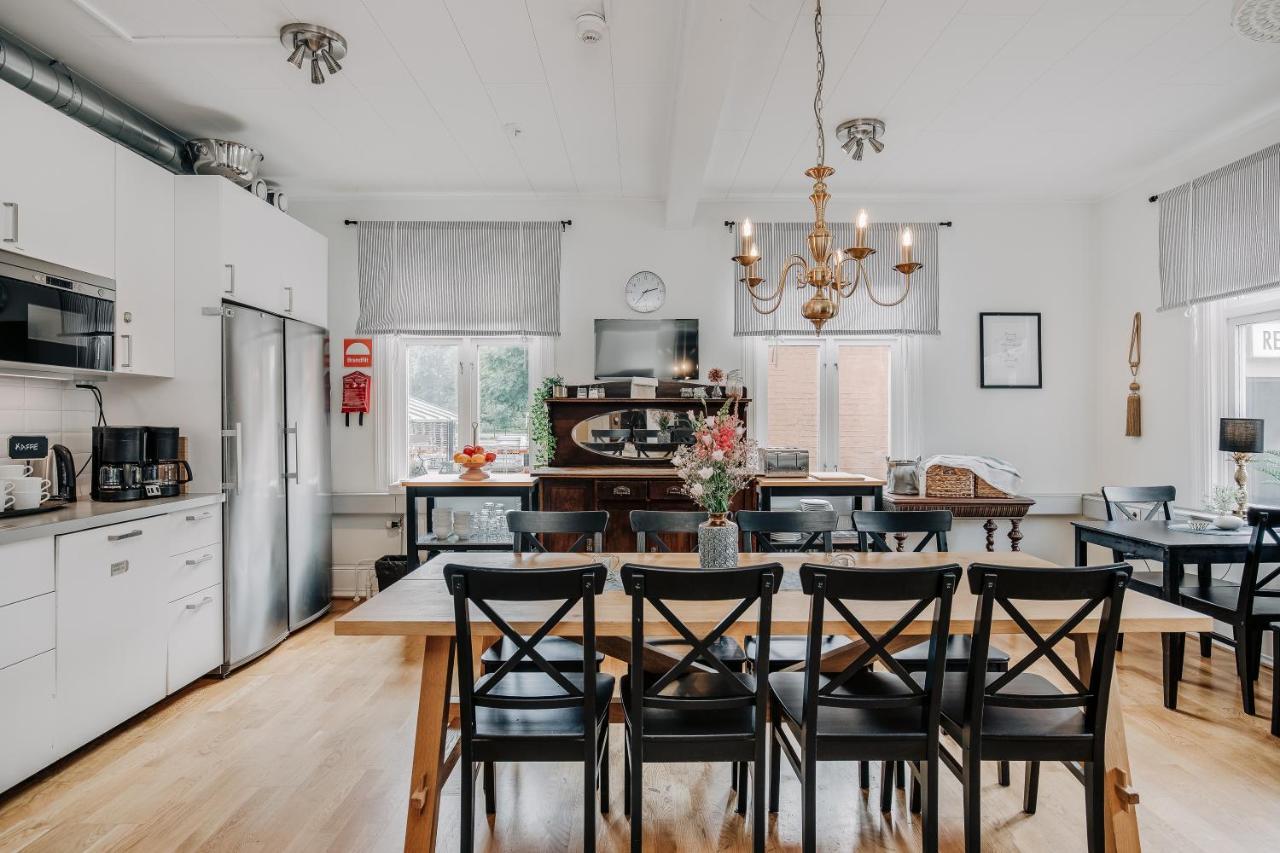 Jaernvaegshotellet B&B Skara Exteriér fotografie
