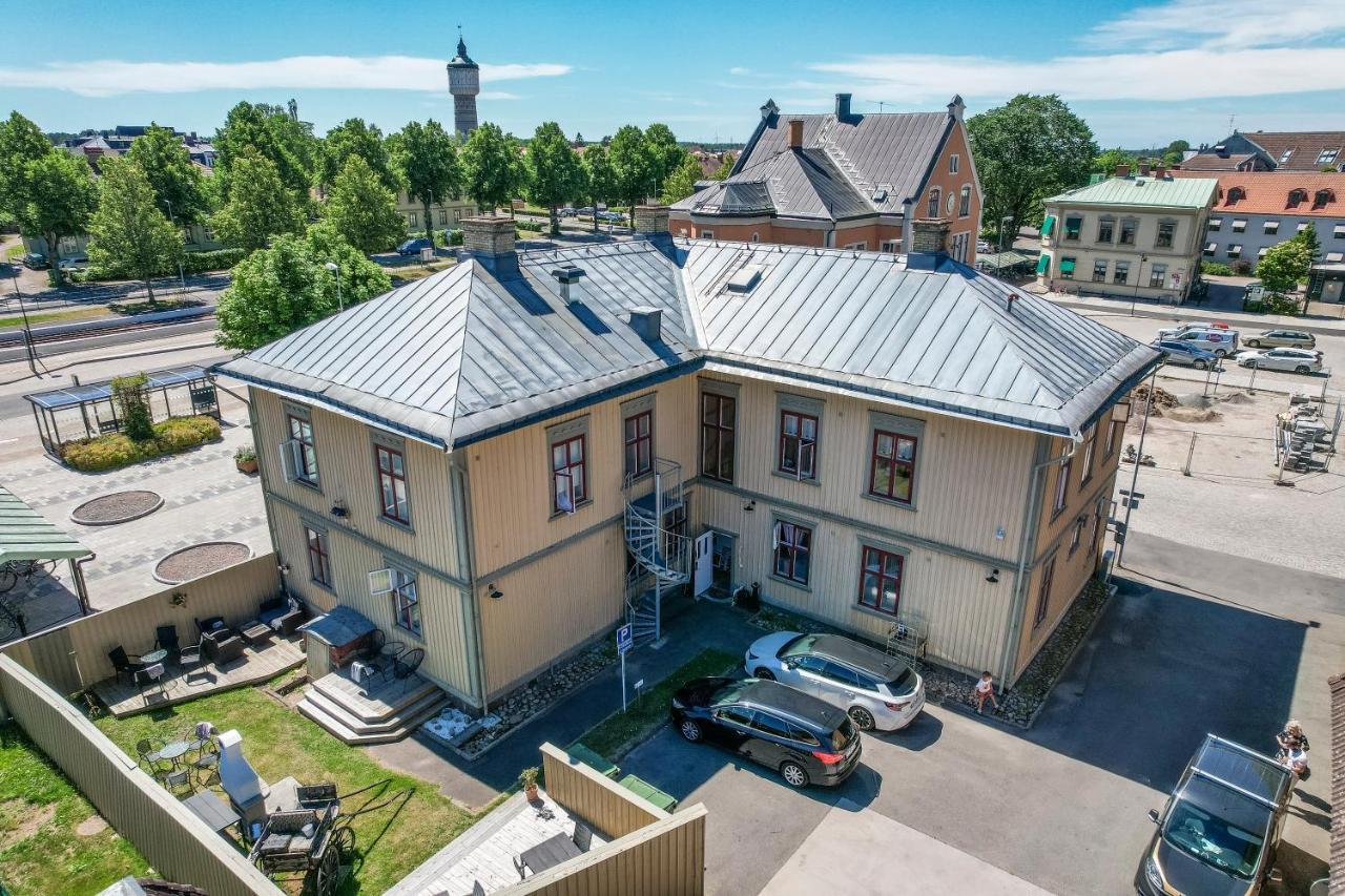 Jaernvaegshotellet B&B Skara Exteriér fotografie