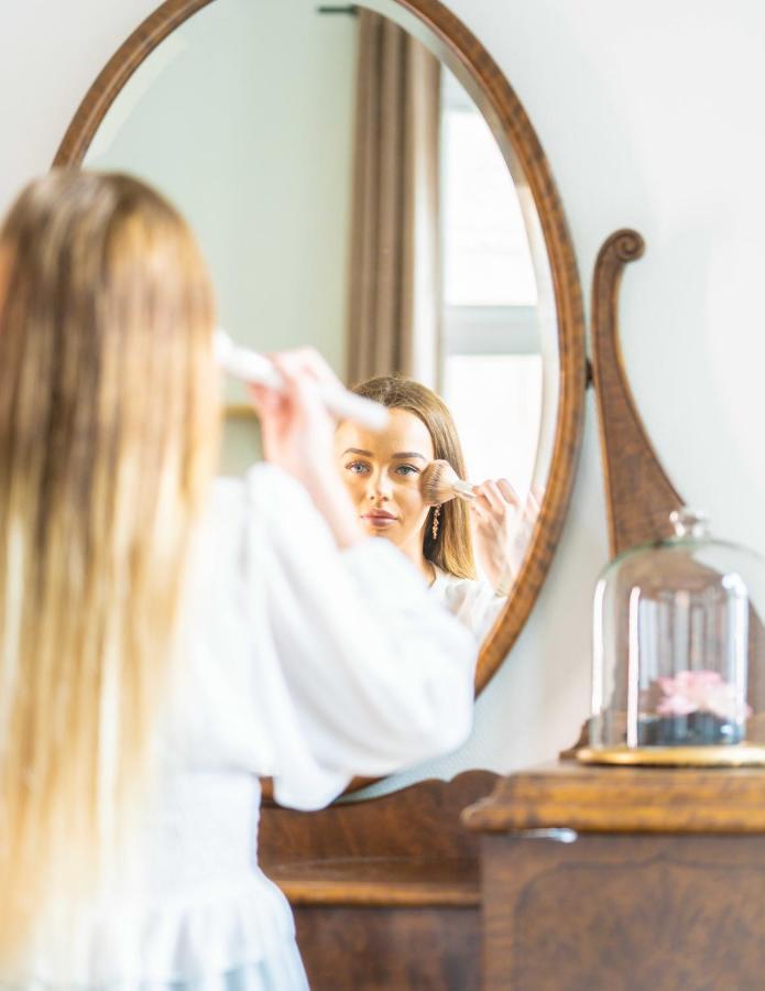 Jaernvaegshotellet B&B Skara Exteriér fotografie