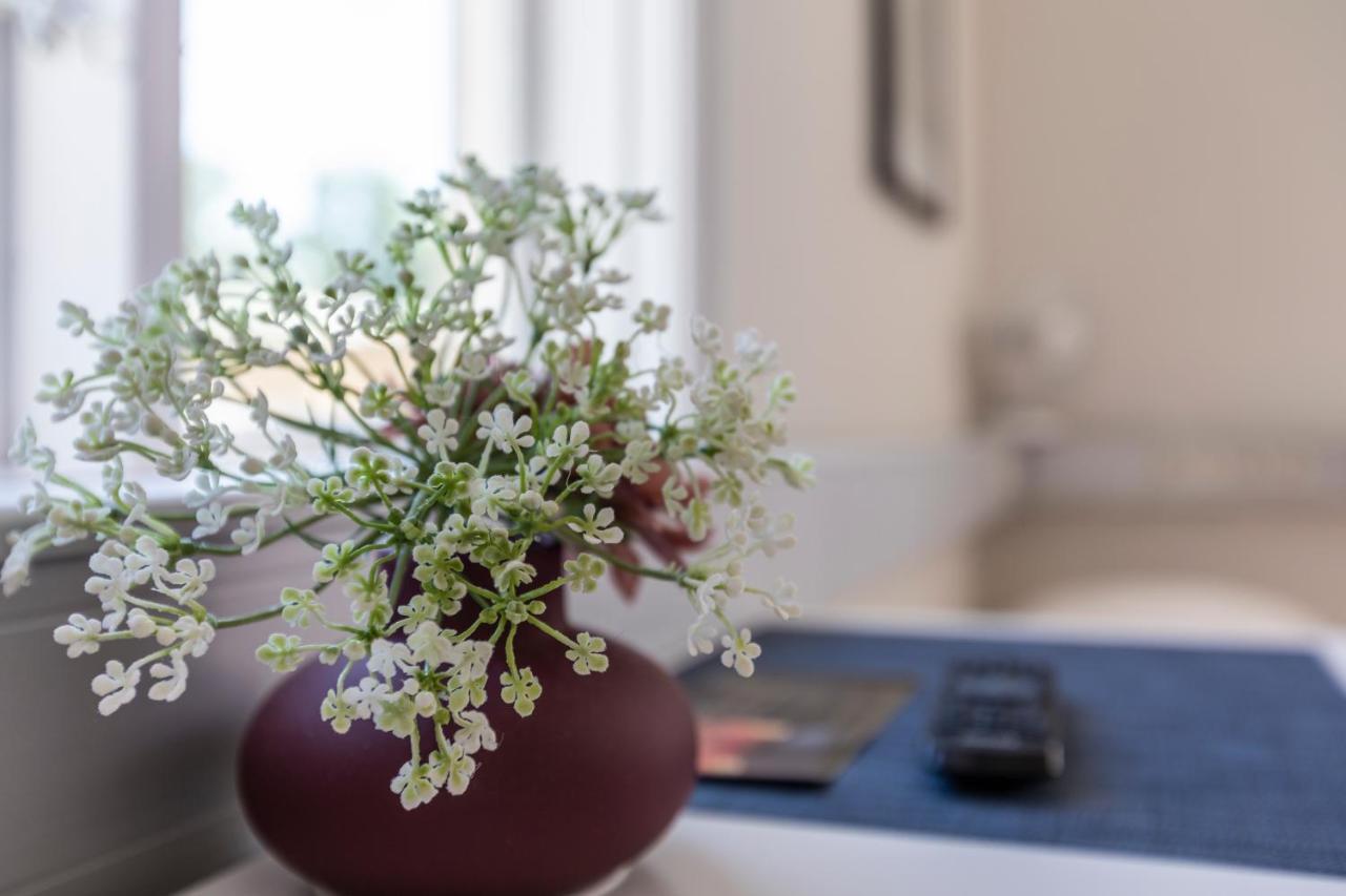 Jaernvaegshotellet B&B Skara Exteriér fotografie