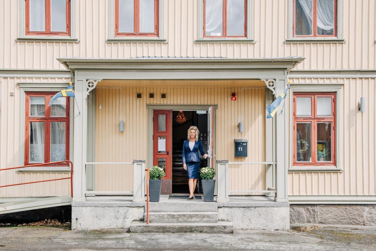 Jaernvaegshotellet B&B Skara Exteriér fotografie