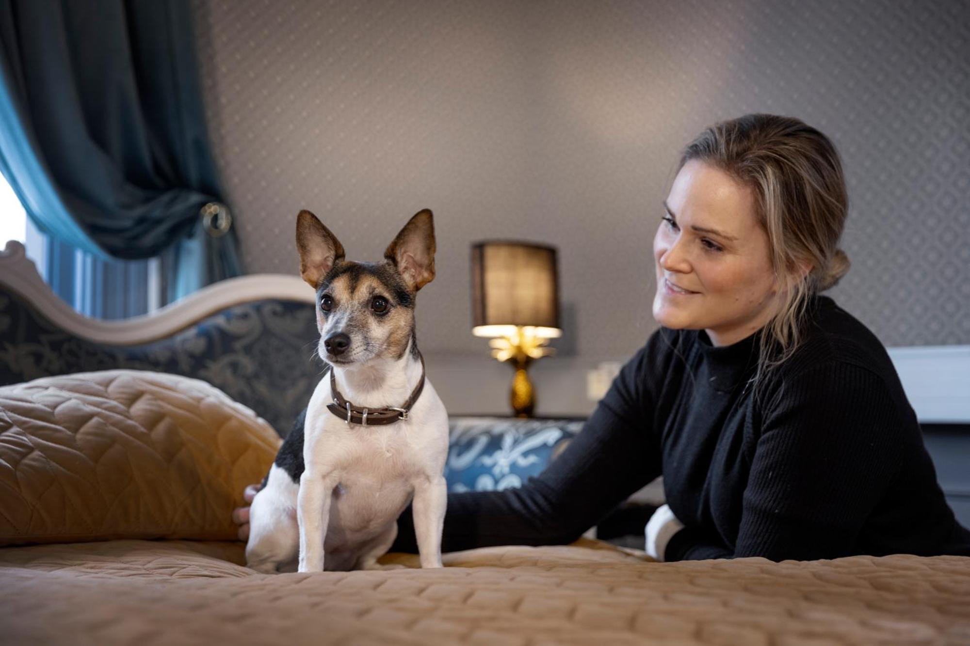 Jaernvaegshotellet B&B Skara Exteriér fotografie